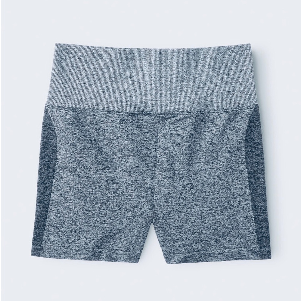PINK VICTORIA SECRET SEAMLESS WORKOUT SHORTIE - Picture 4 of 6
